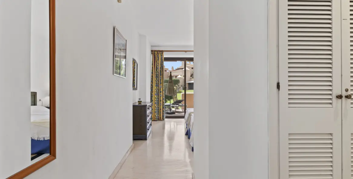 Sale of ground floor apartment in Estepona 15