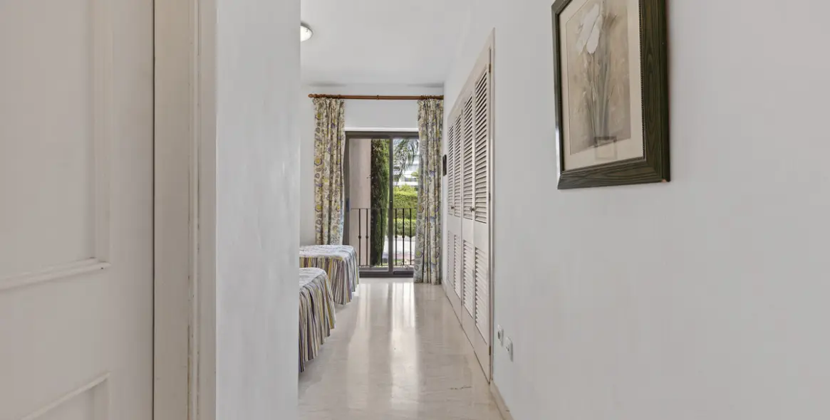 Sale of ground floor apartment in Estepona 20