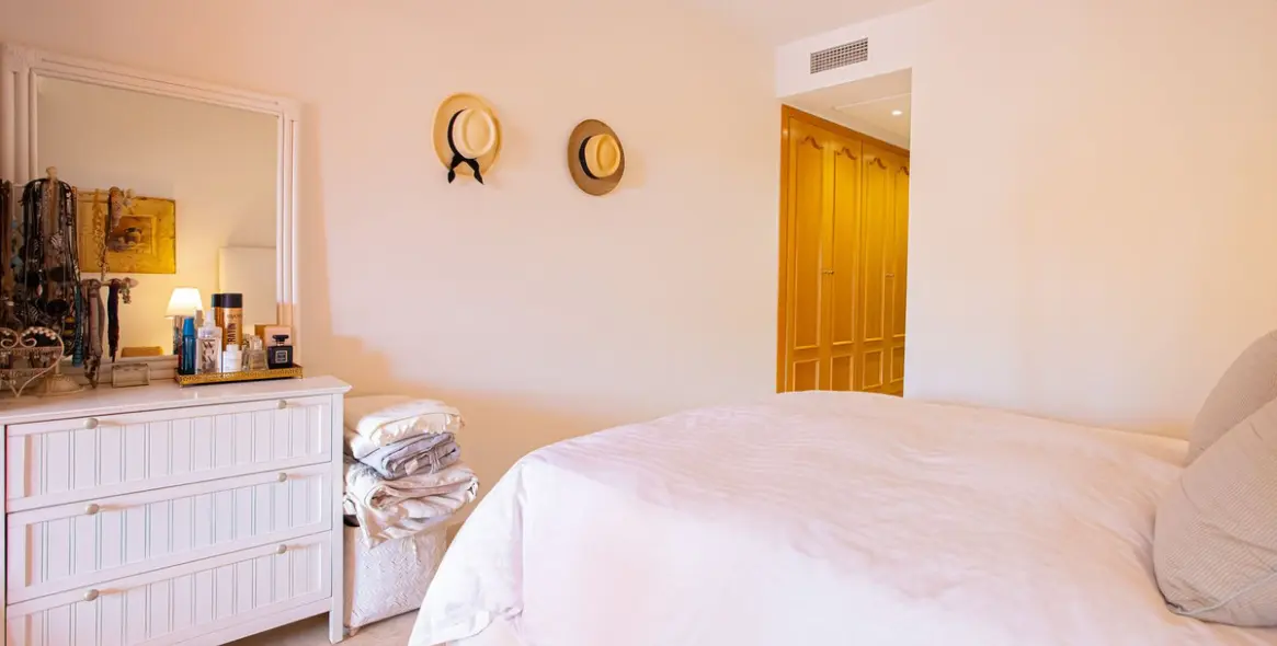 Sale of ground floor apartment in Los Flamingos 18