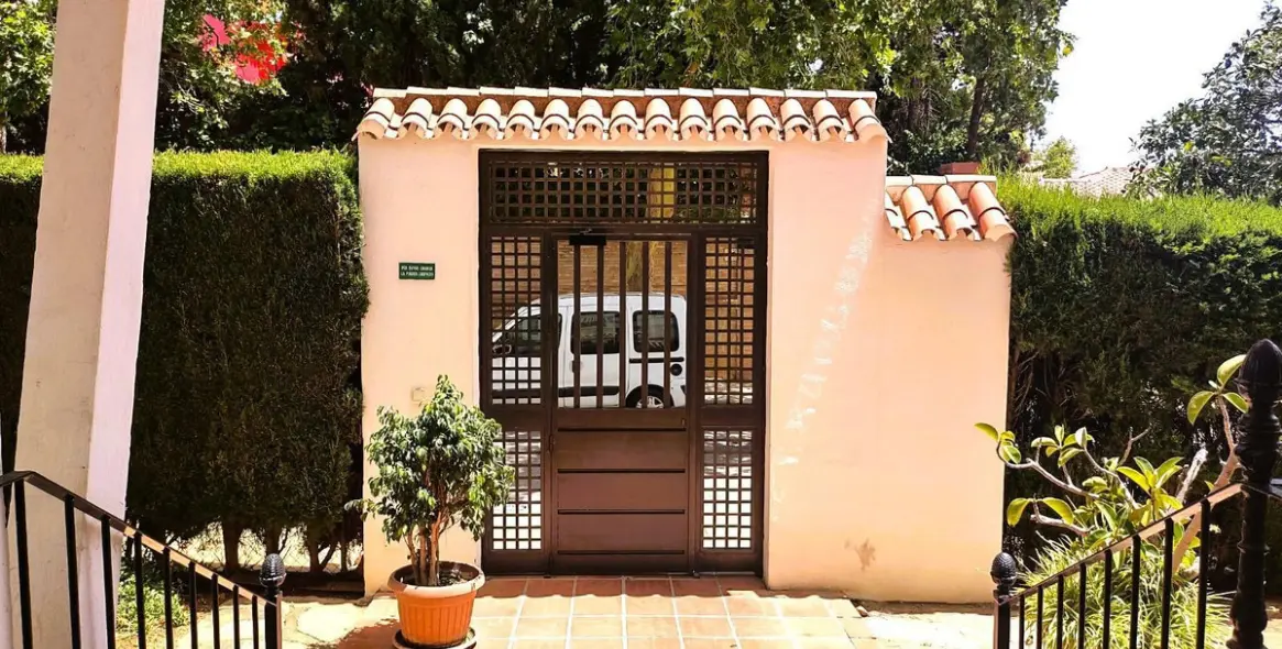 Sale of ground floor apartment in Marbella 2