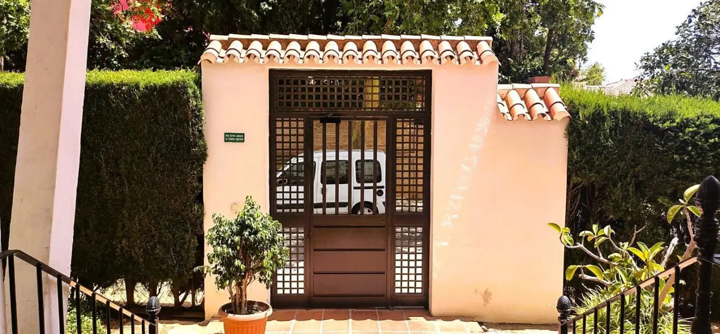 Sale of ground floor apartment in Marbella 1
