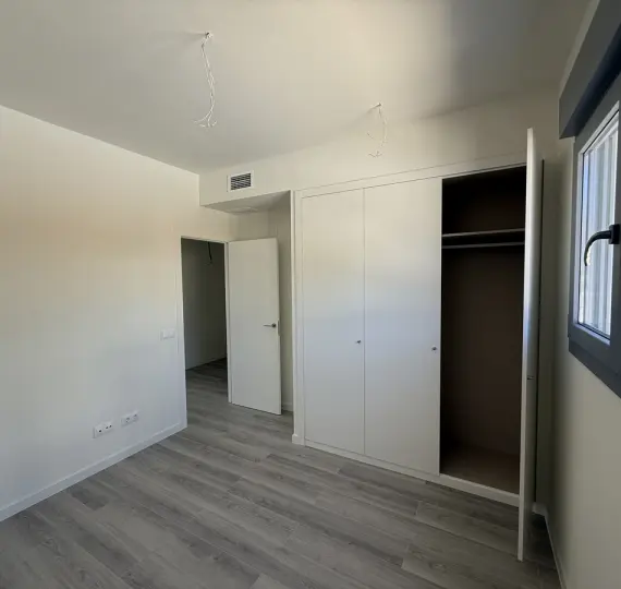 Middle floor apartment R5165887