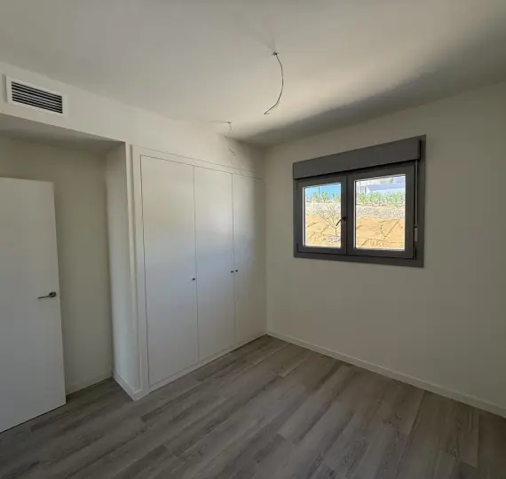 Middle floor apartment R5165887