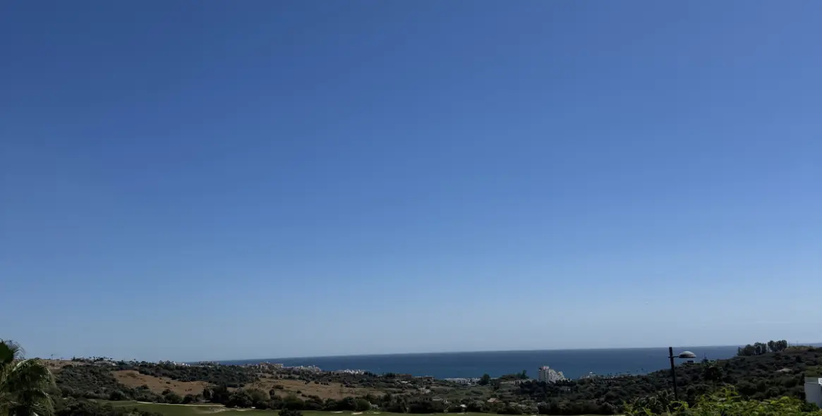 Продажа апартаментов на среднем этаже в Estepona 18