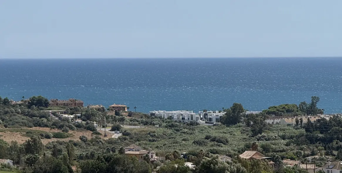 Продажа апартаментов на среднем этаже в Estepona 19