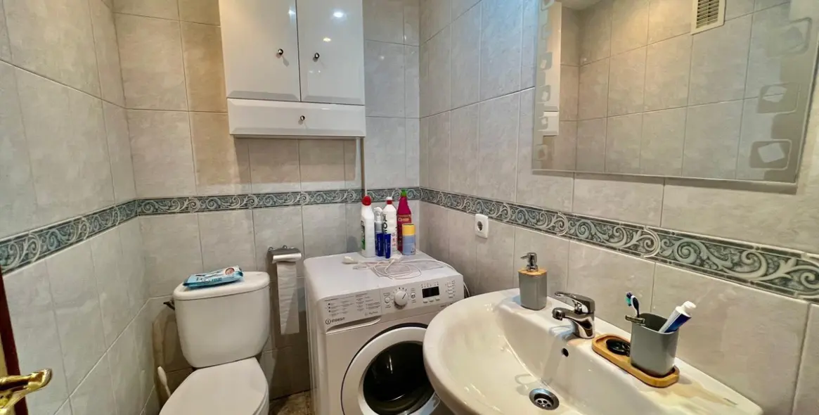 Sale of middle floor apartment in Benalmadena 10