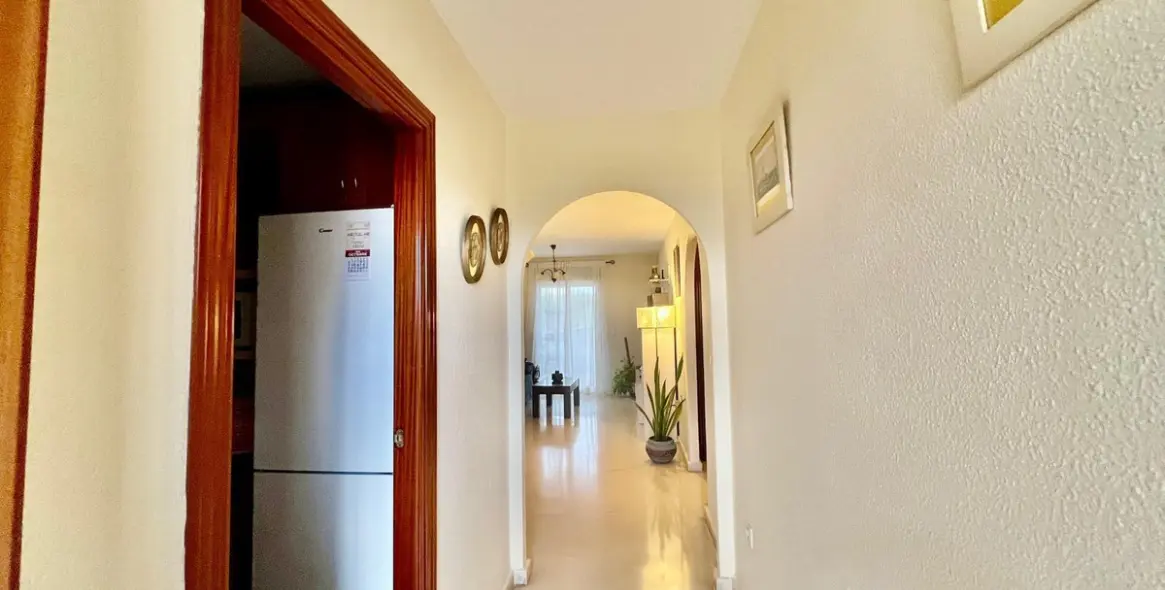 Sale of middle floor apartment in Benalmadena 11
