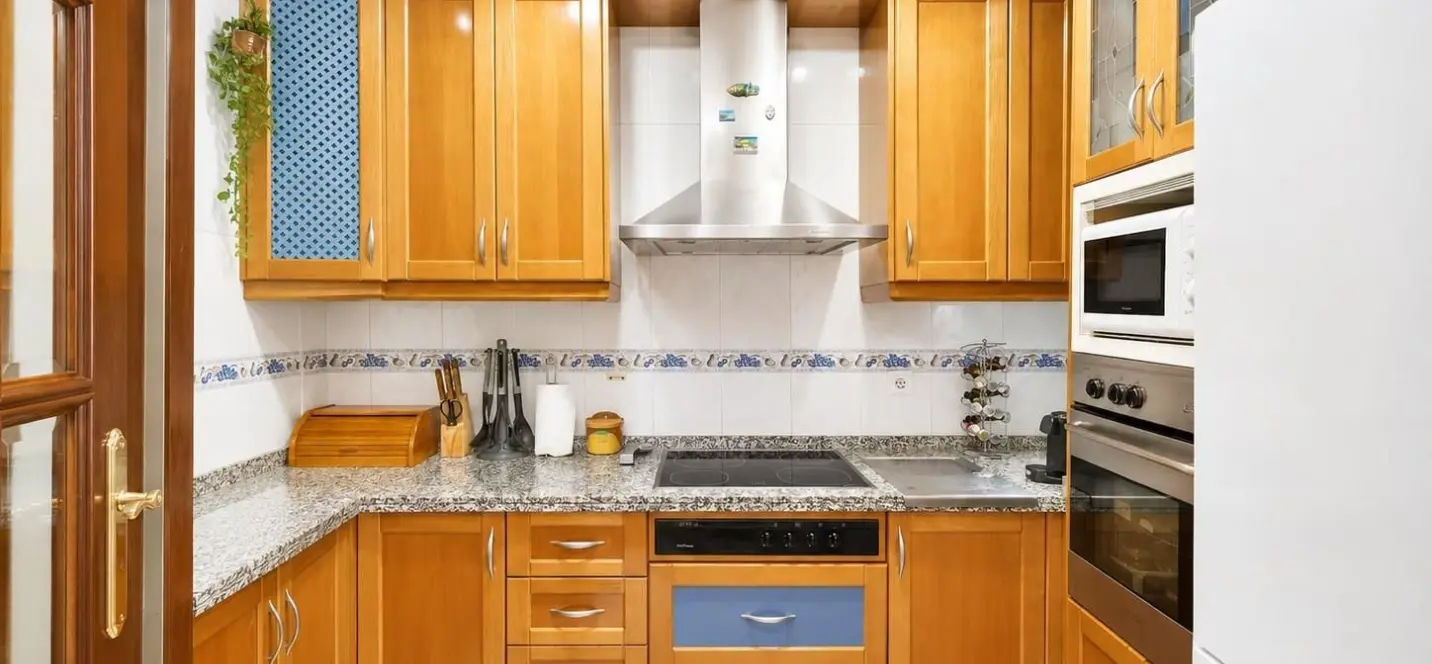 Sale of middle floor apartment in Benalmadena 3