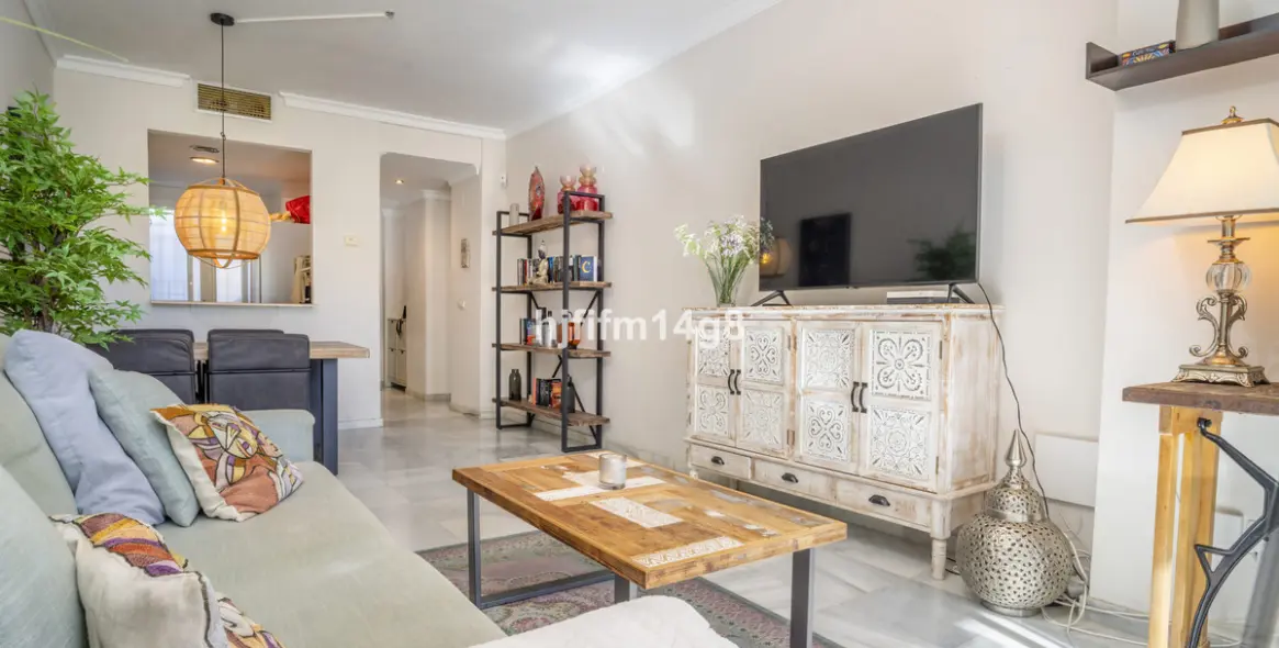 Sale of ground floor apartment in Nueva Andalucía 6