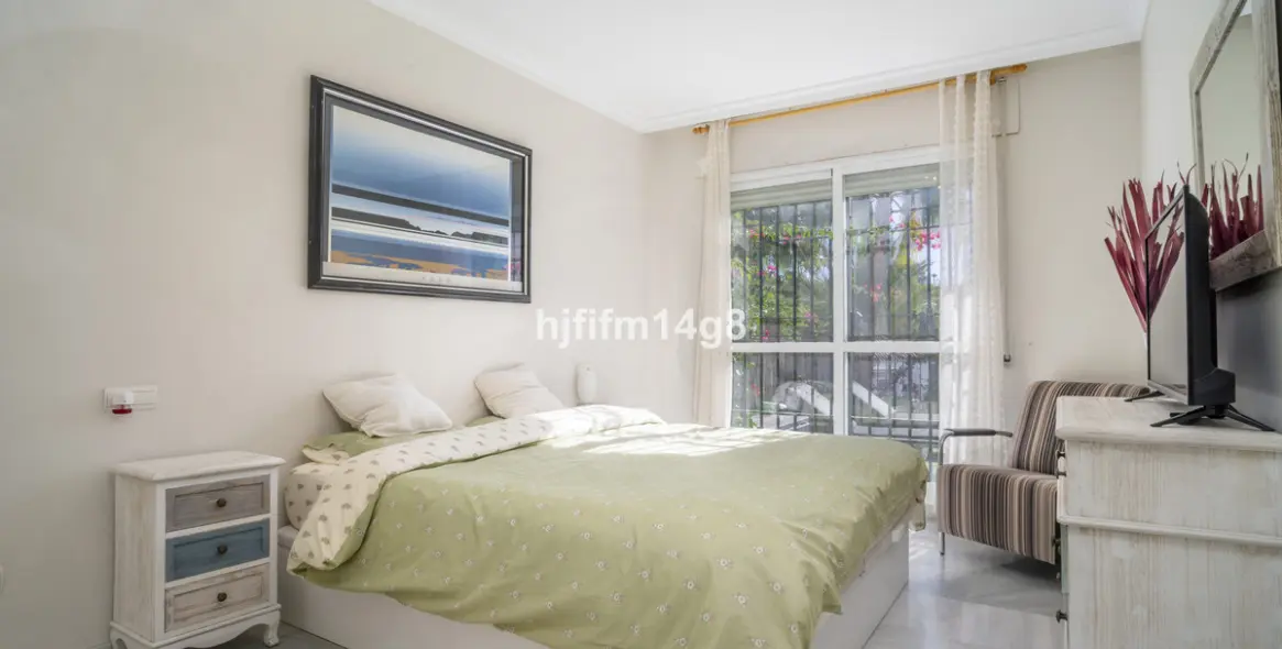 Sale of ground floor apartment in Nueva Andalucía 10