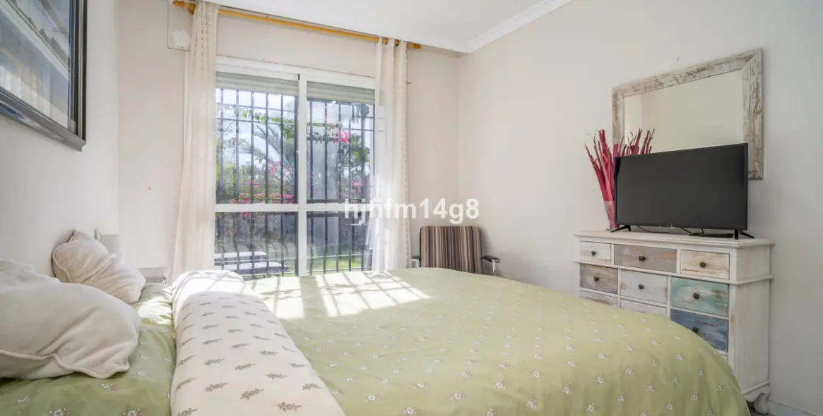 Sale of ground floor apartment in Nueva Andalucía 11