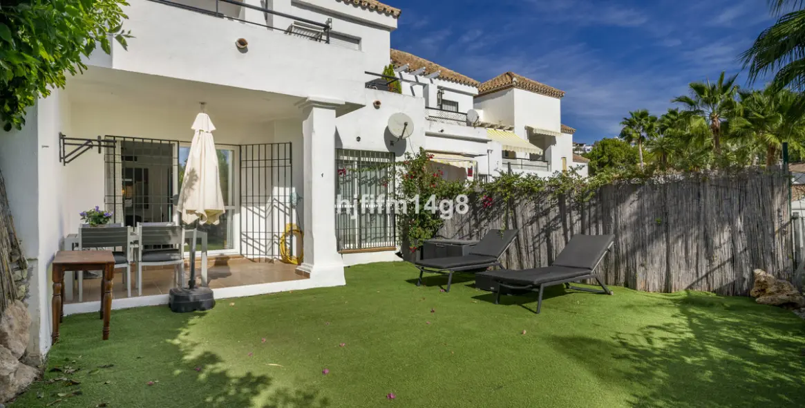 Sale of ground floor apartment in Nueva Andalucía 17