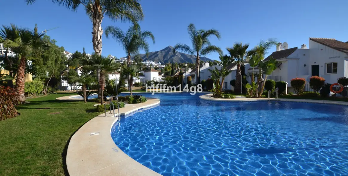 Sale of ground floor apartment in Nueva Andalucía 18