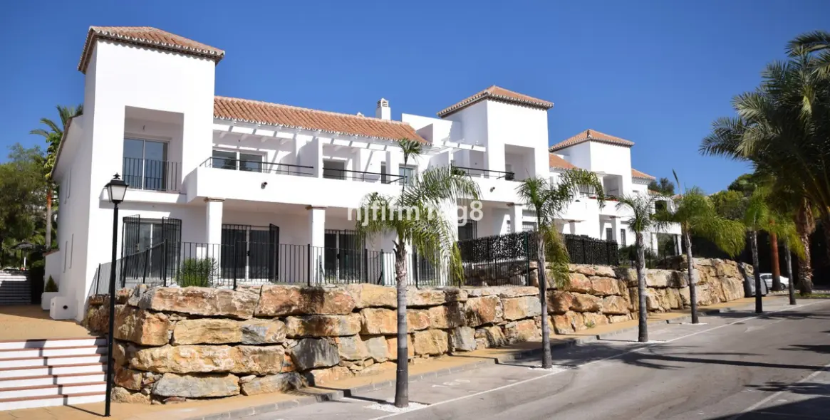 Sale of ground floor apartment in Nueva Andalucía 20