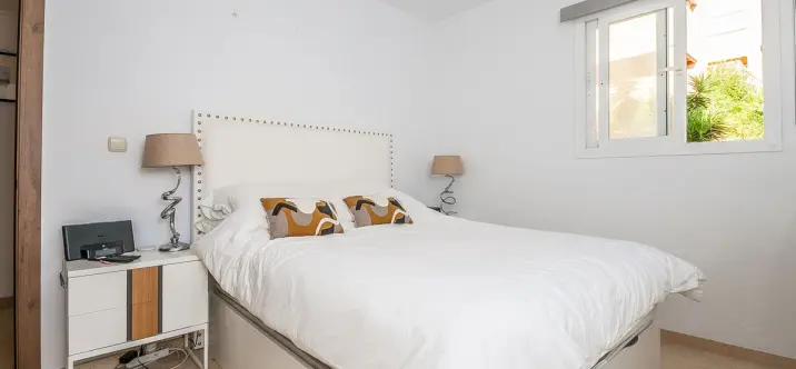 Sale of middle floor apartment in Elviria 4