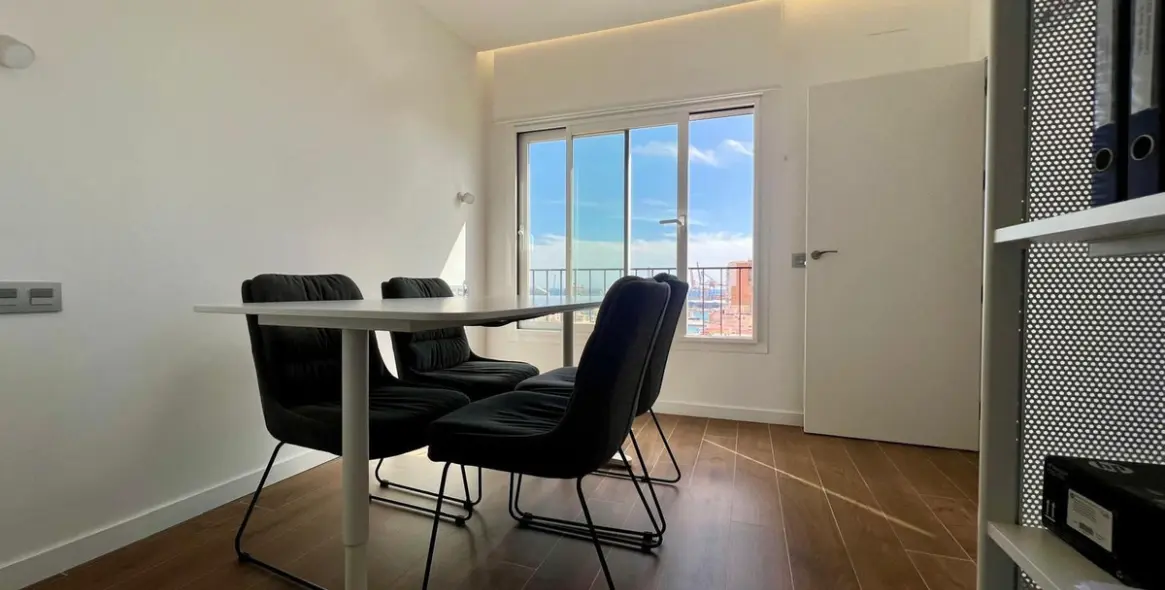 Sale of middle floor apartment in Málaga Centro 2