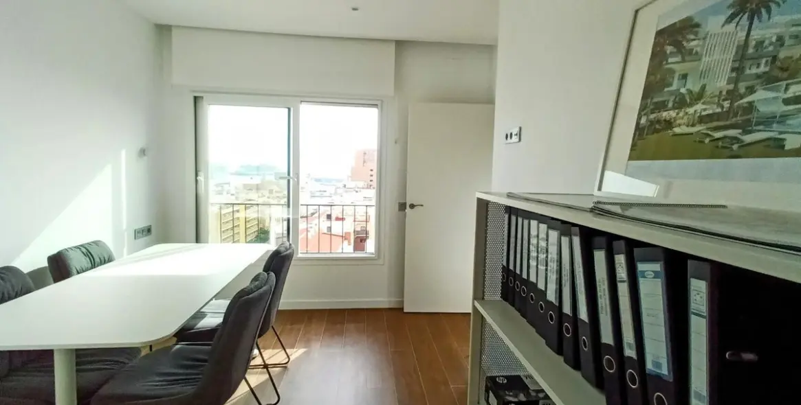 Sale of middle floor apartment in Málaga Centro 5
