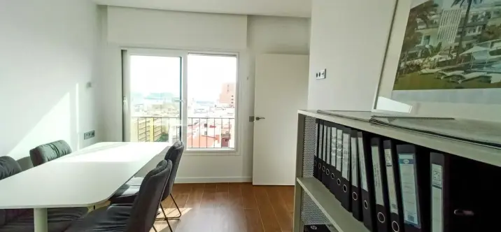 Sale of middle floor apartment in Málaga Centro 4
