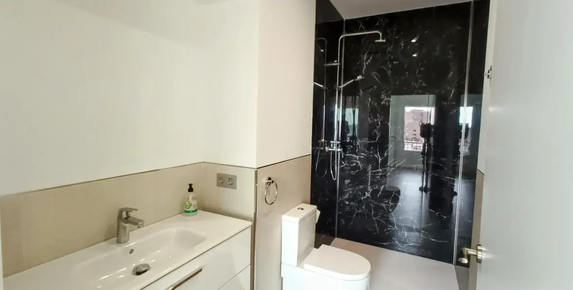 Sale of middle floor apartment in Málaga Centro 8