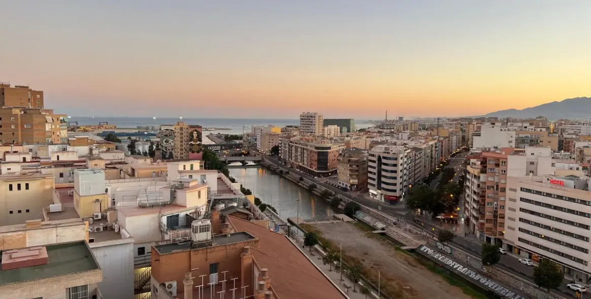 Sale of middle floor apartment in Málaga Centro 12