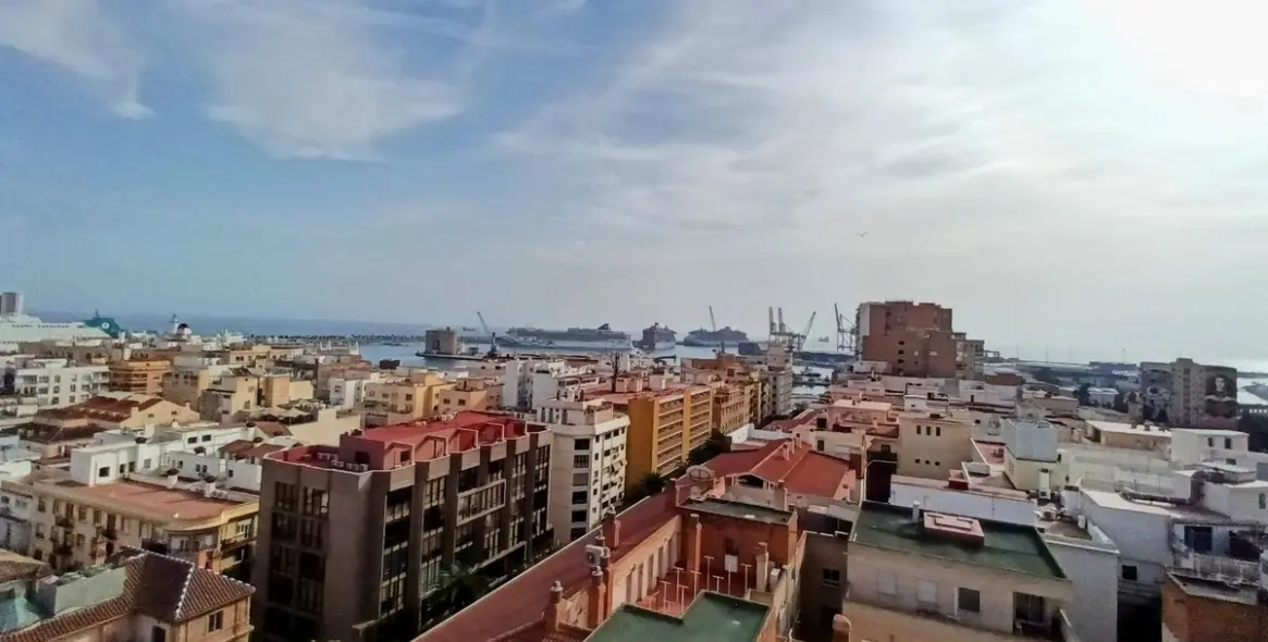 Sale of middle floor apartment in Málaga Centro 14