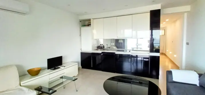 Продажа апартаментов на среднем этаже в Costabella 0