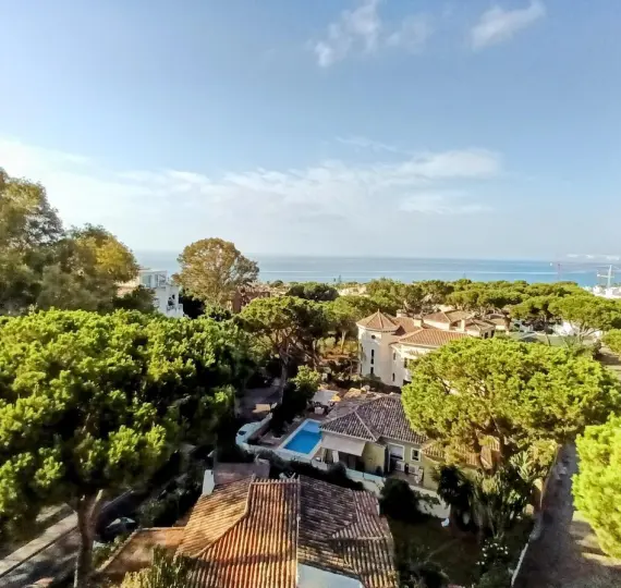 Продажа апартаментов на среднем этаже в Costabella