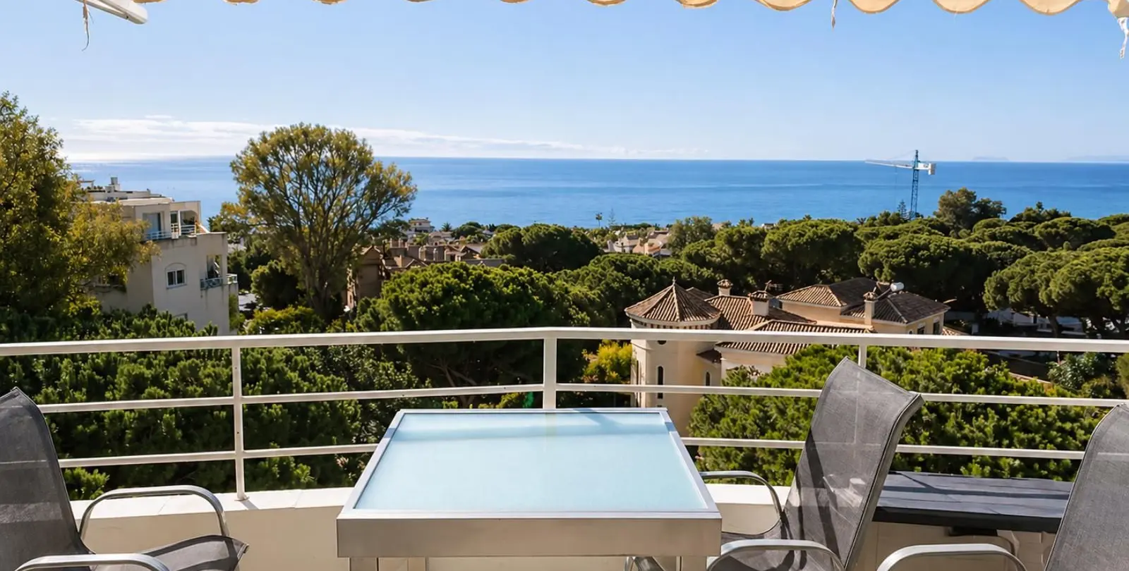 Продажа апартаментов на среднем этаже в Costabella 1