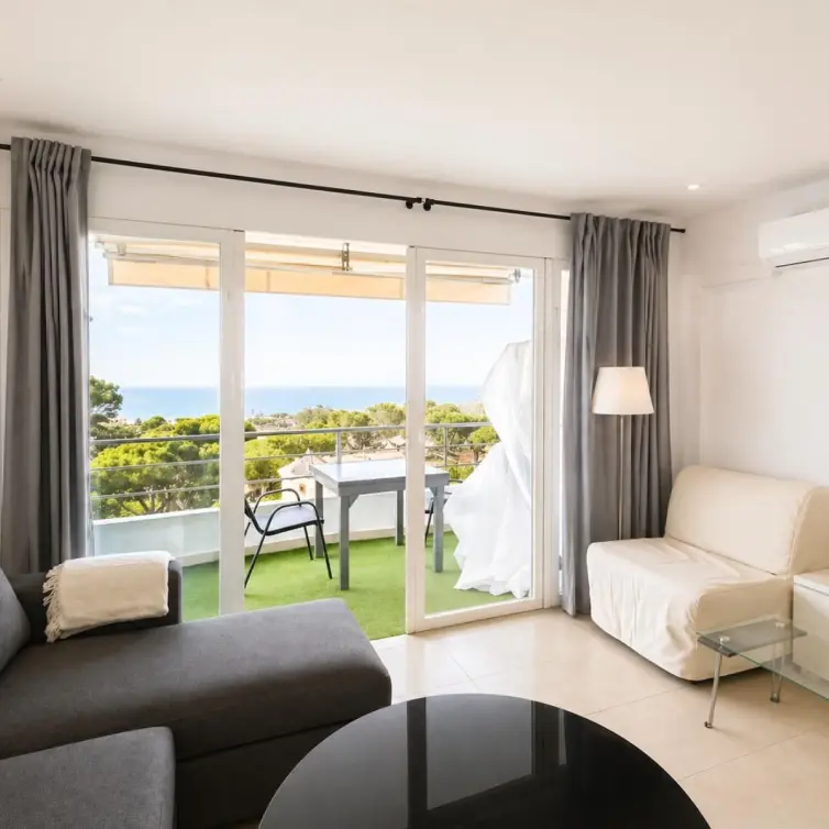 Venta de apartamento en planta media en Costabella