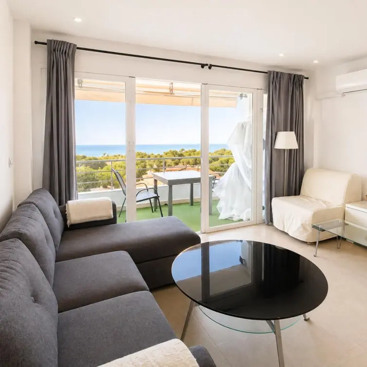 Venta de apartamento en planta media en Costabella