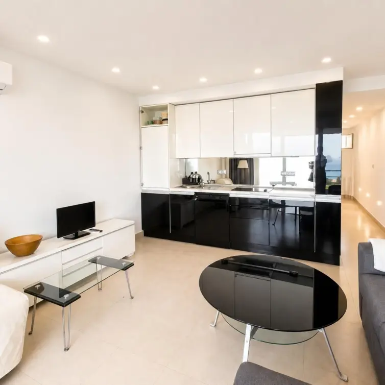 Venta de apartamento en planta media en Costabella