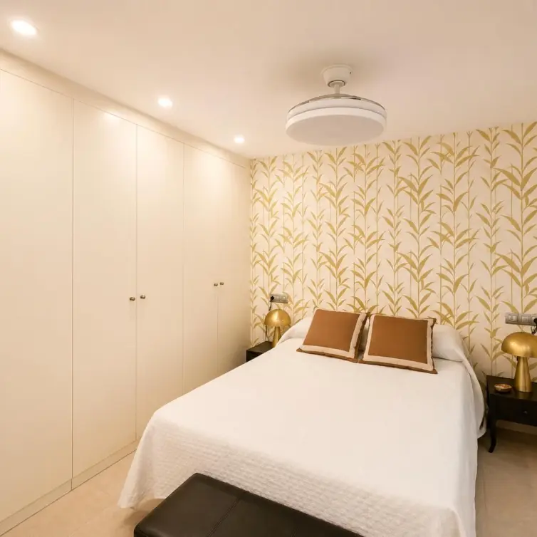 Venta de apartamento en planta media en Costabella
