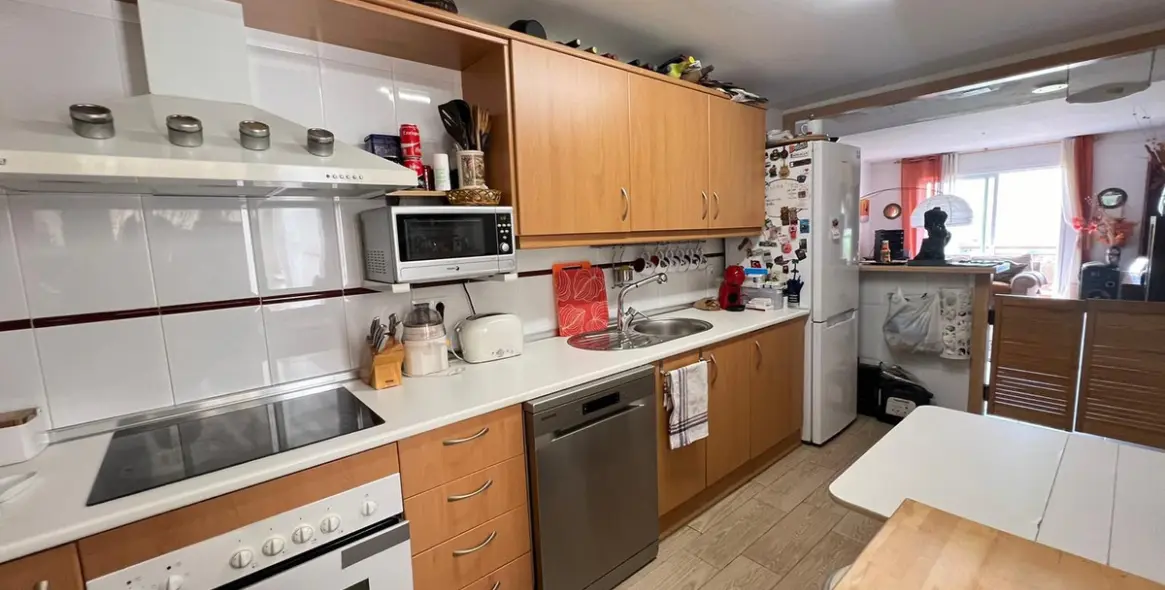 Sale of middle floor apartment in Puerto de la Torre 2