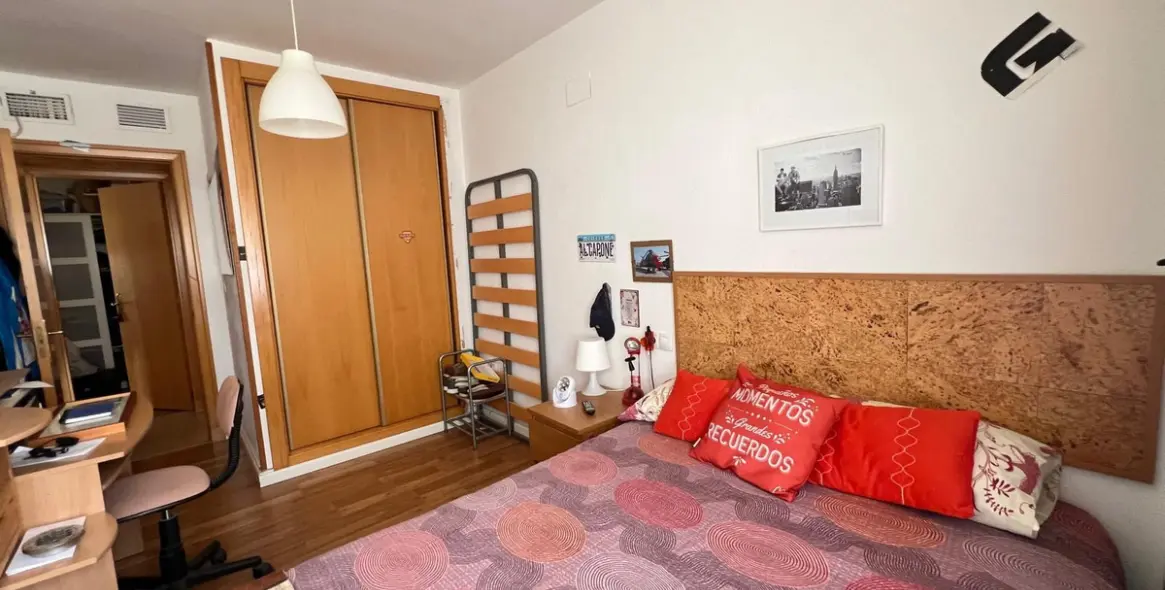 Sale of middle floor apartment in Puerto de la Torre 3