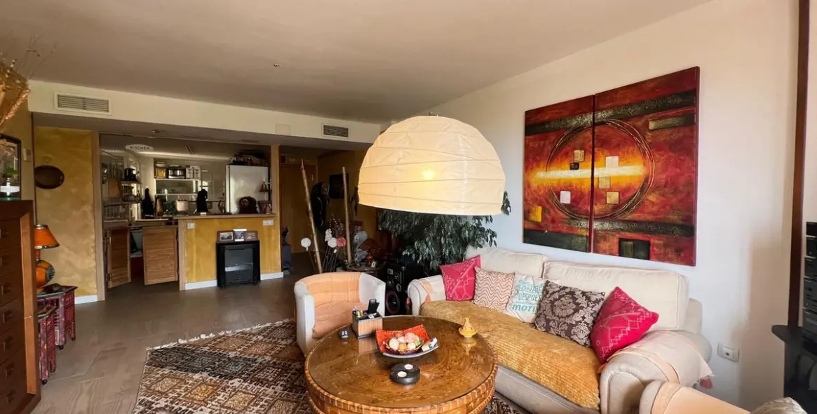 Sale of middle floor apartment in Puerto de la Torre 6