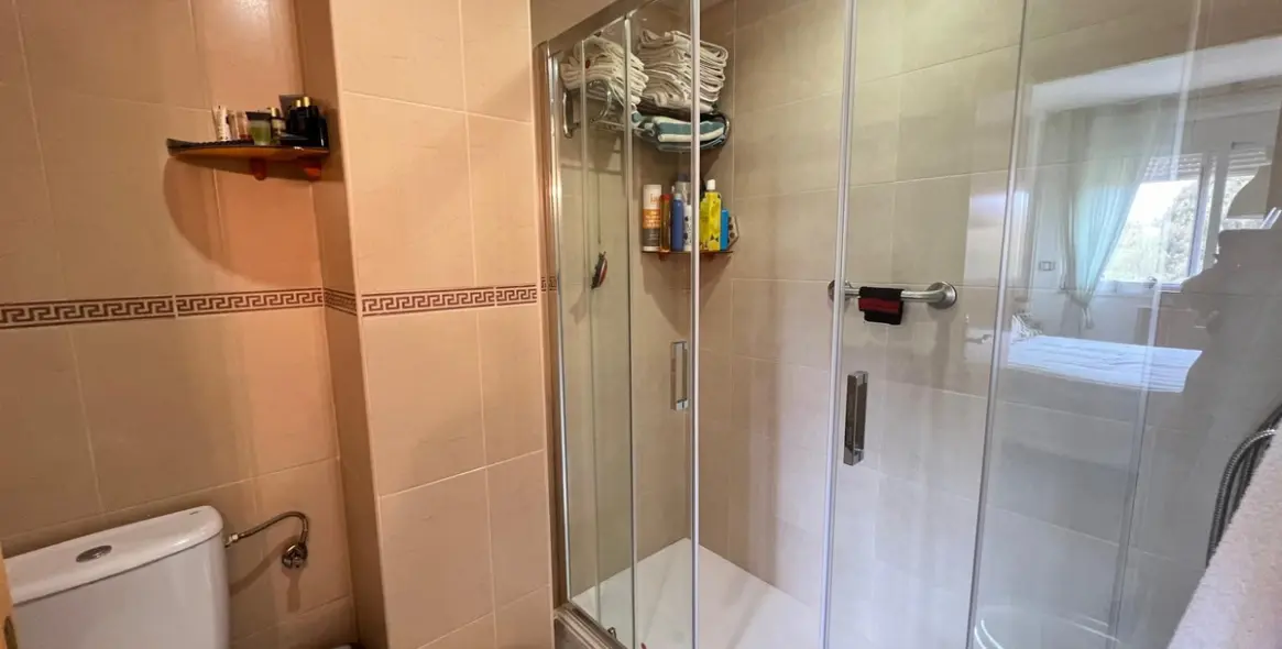 Sale of middle floor apartment in Puerto de la Torre 7