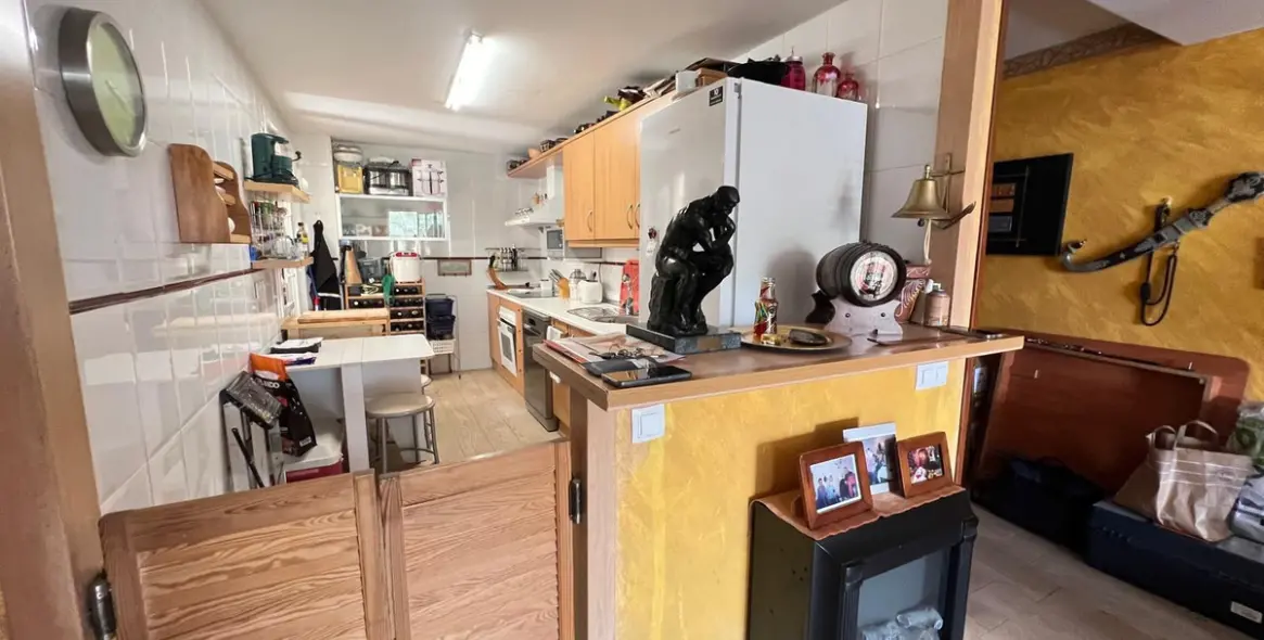 Sale of middle floor apartment in Puerto de la Torre 9