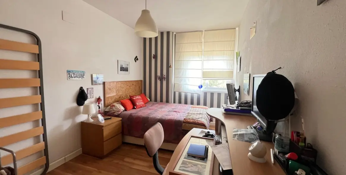 Sale of middle floor apartment in Puerto de la Torre 11