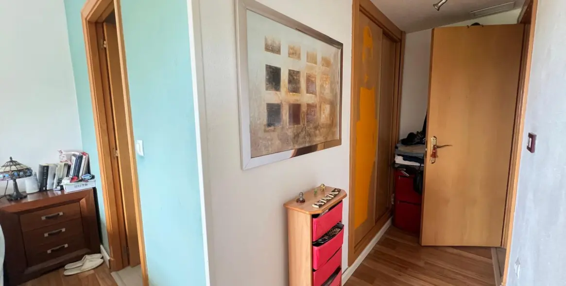 Sale of middle floor apartment in Puerto de la Torre 18