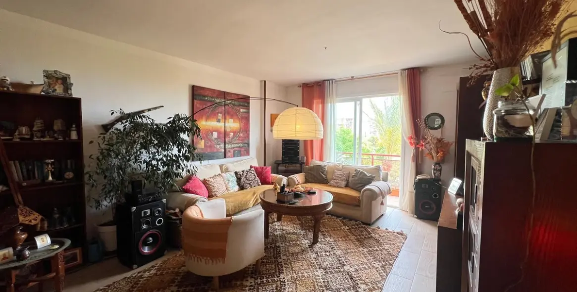 Sale of middle floor apartment in Puerto de la Torre 20