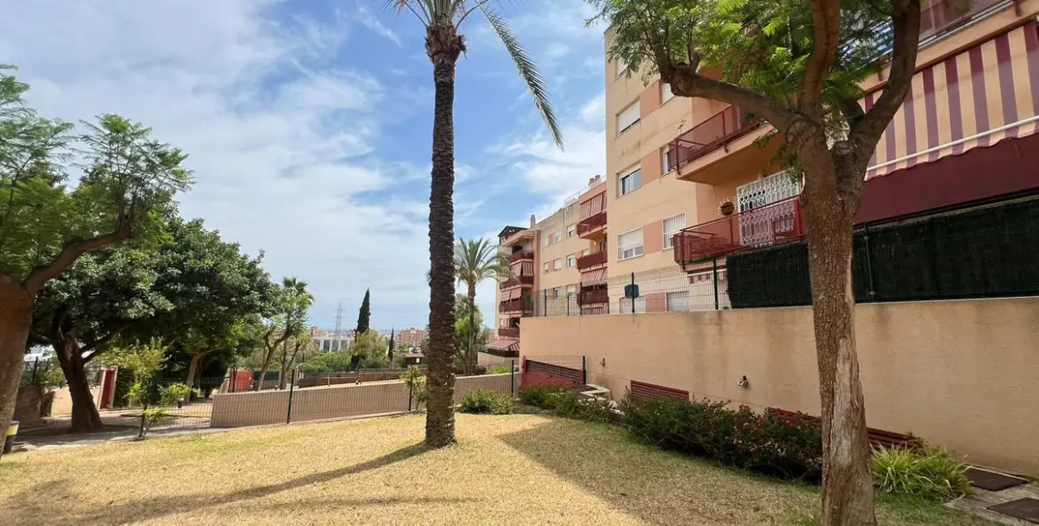 Продажа апартаментов на среднем этаже в Puerto de la Torre 12