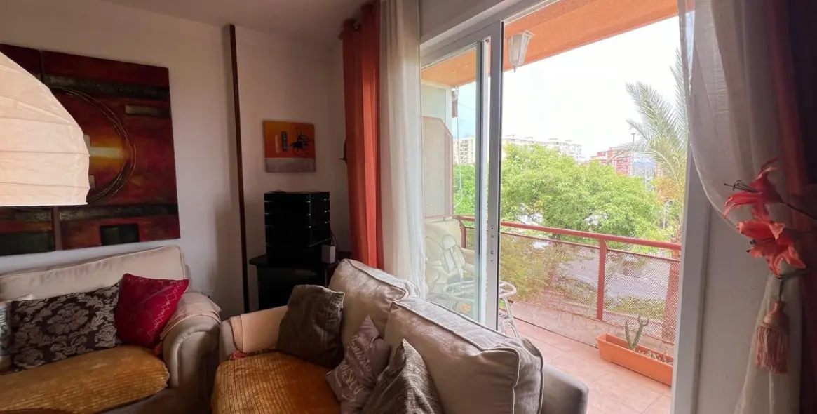 Sale of middle floor apartment in Puerto de la Torre 21