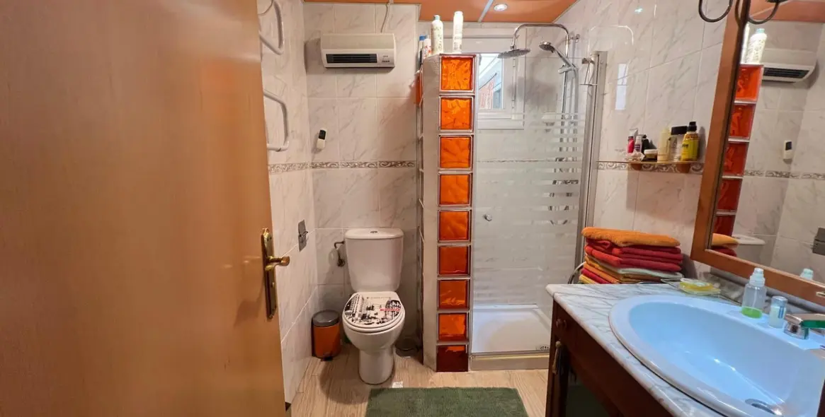 Sale of middle floor apartment in Puerto de la Torre 25