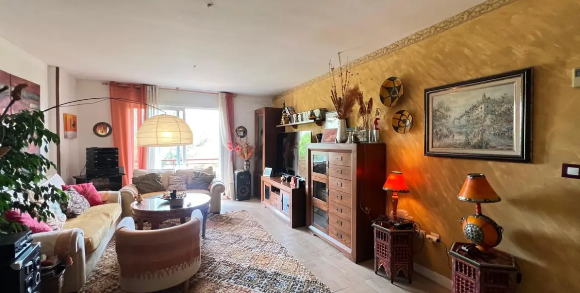 Sale of middle floor apartment in Puerto de la Torre 26