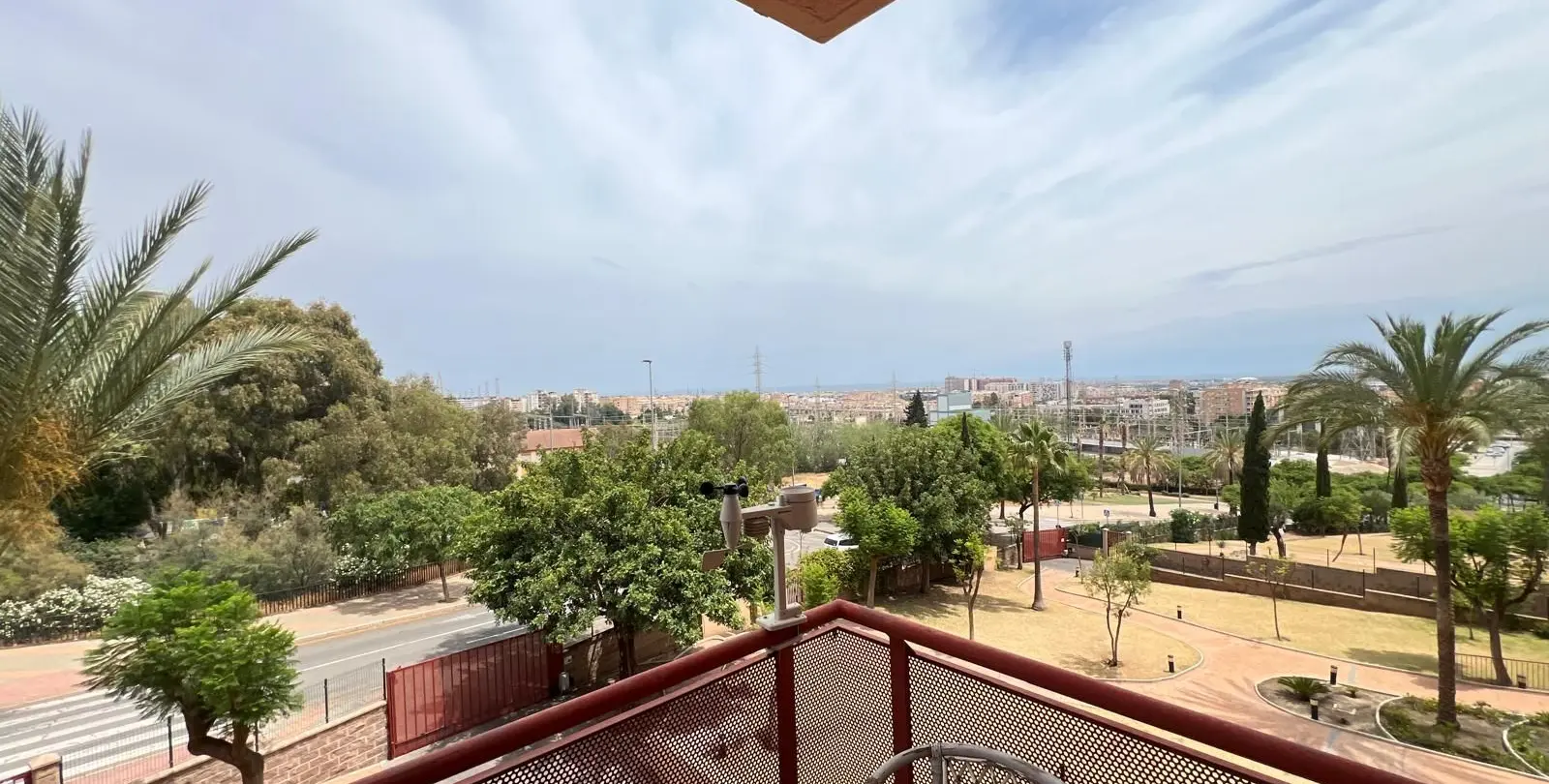 Продажа апартаментов на среднем этаже в Puerto de la Torre 1