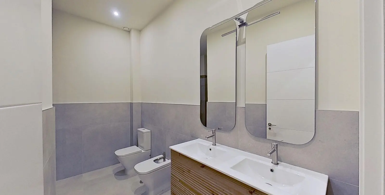 Sale of ground floor apartment in La Trinidad 20