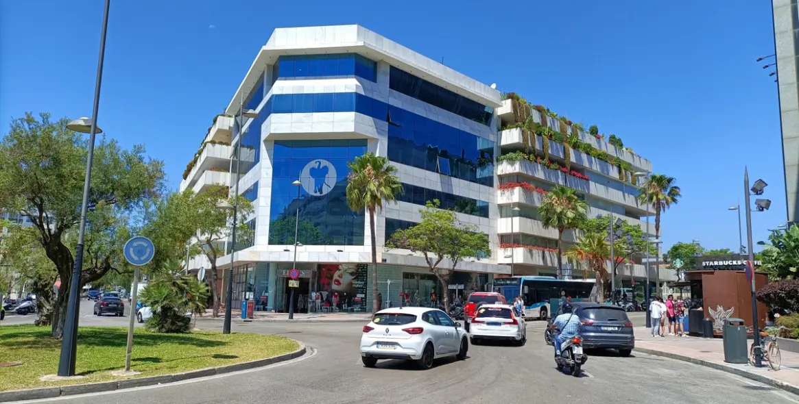 Long-term rent of office in Puerto Banús 1