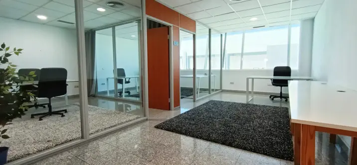 Long-term rent of office in Puerto Banús 2
