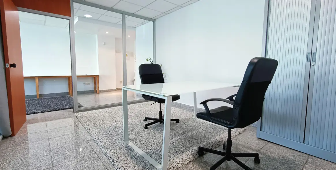 Long-term rent of office in Puerto Banús 5