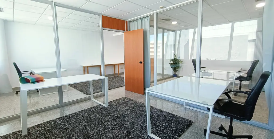 Long-term rent of office in Puerto Banús 10